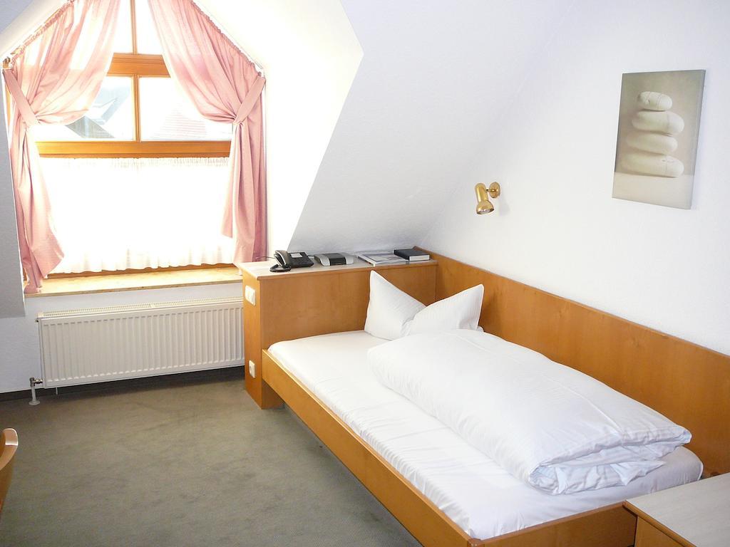 Hotel Garni Schmid Neu-Ulm Rum bild