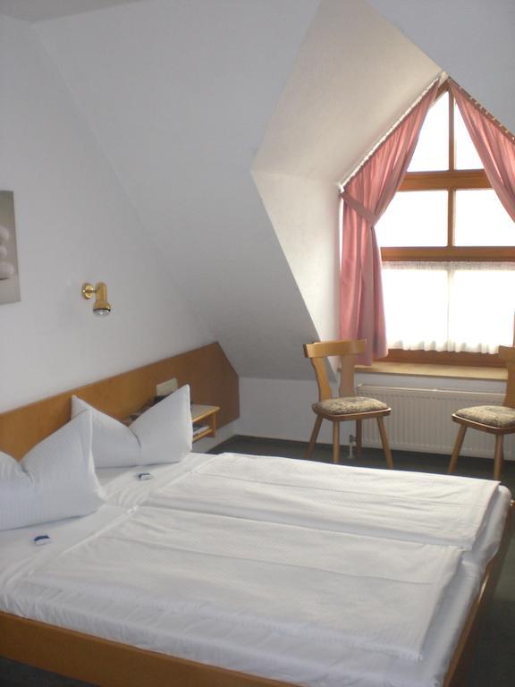 Hotel Garni Schmid Neu-Ulm Rum bild